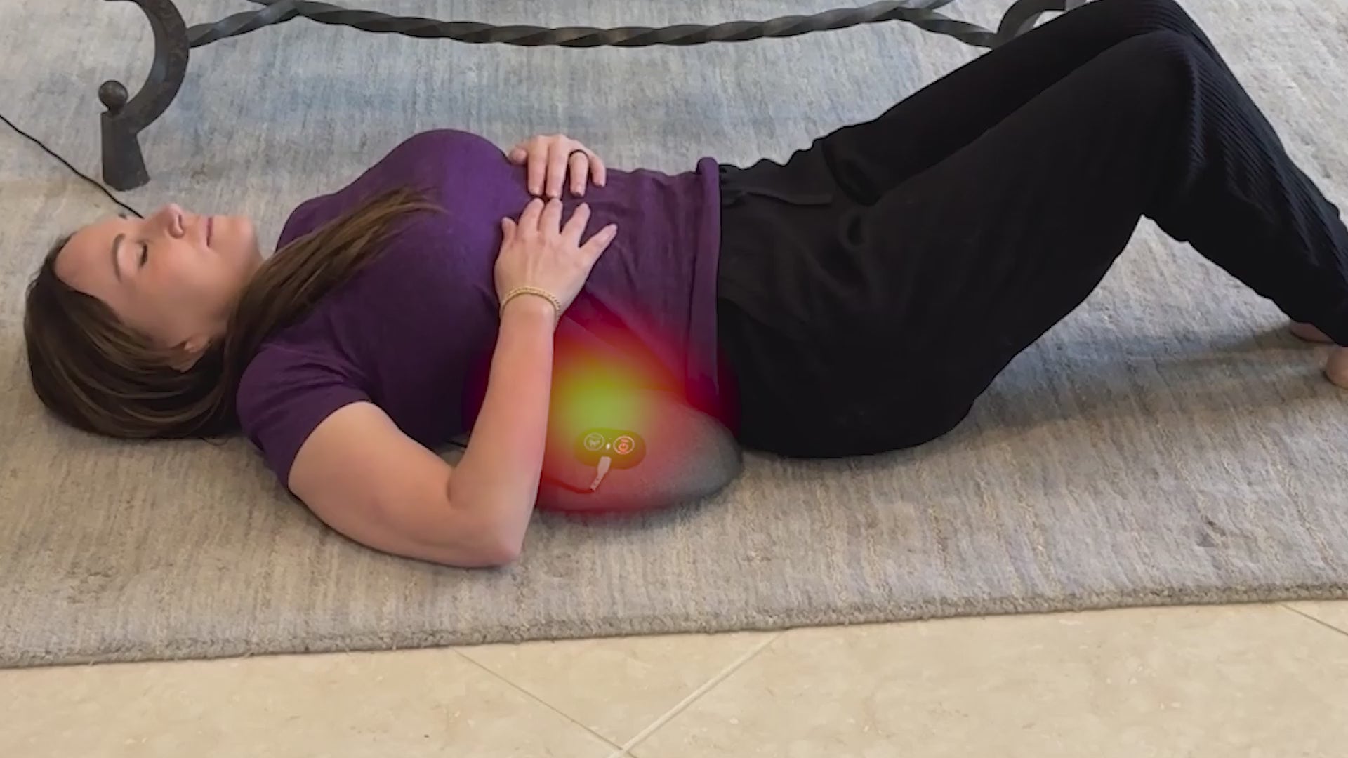 Charger la vidéo : Regardez comment notre masseur lombaire soulage rapidement les tensions du bas du dos.